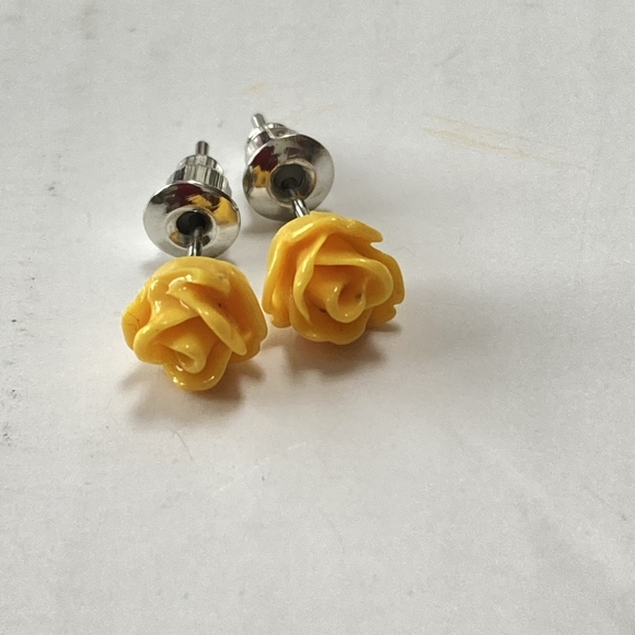 BNWT Yellow Rose Stud Earrings - Sunny and Floral - Picture 3 of 9